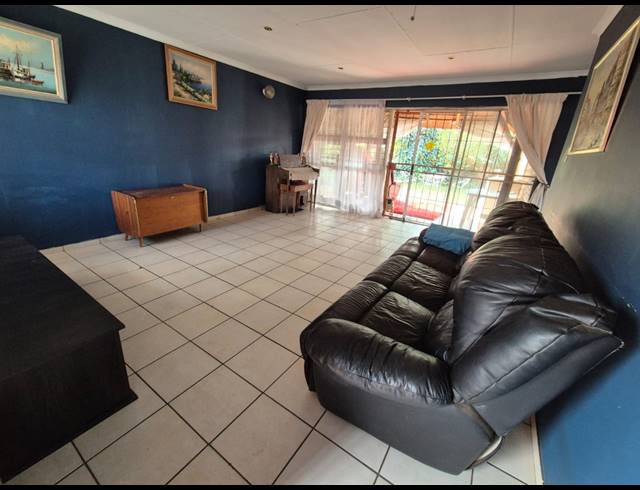 3 BEDROOM TOWNHOUSE FOR SALE IN VANDERBIJLPARK CE 2
